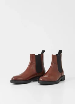 ALEX M BOOTS