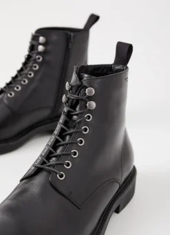 ALEX M BOOTS