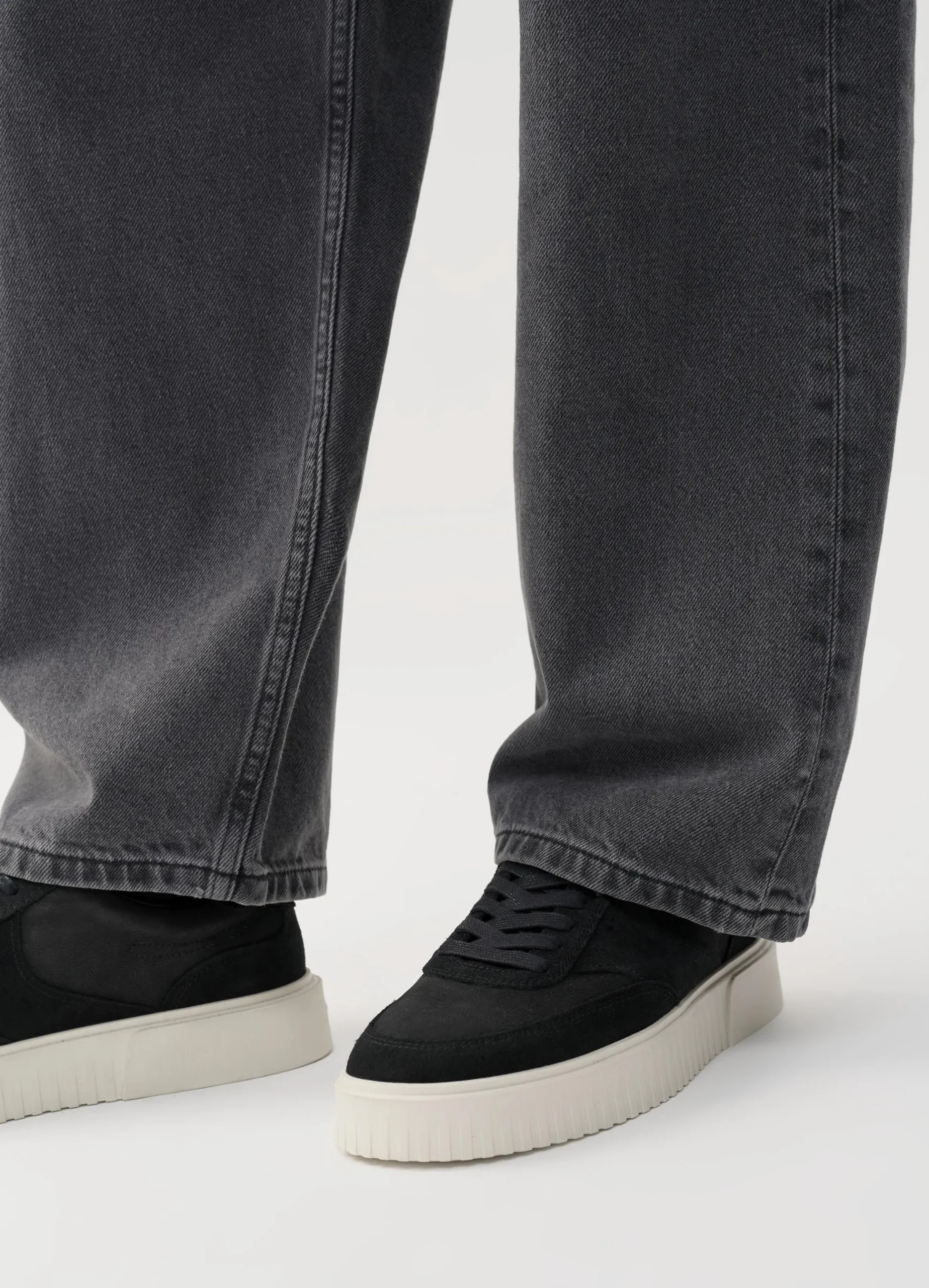 DEREK SNEAKERS
